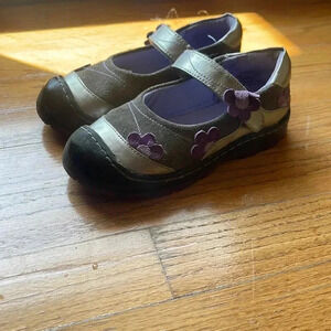 Jumping Jacks purple daisy play shoes size 11